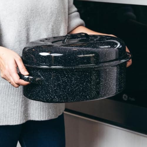 18" Covered Oval Roaster, 15 Pound Capacity, Roasting Pan - Oval Roasting Pan with Lid, Large Capacity for Roasts/Turkeys, Retains Juiciness, Ideal for Home Kitchens